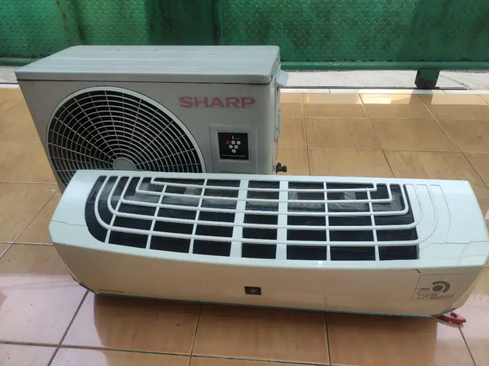 Di jual AC SHARP 1PK PLASMACLUSTER, pemakaian pribadi kamar.