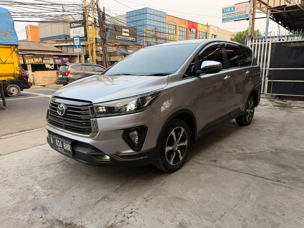 Toyota Kijang Innova 2.4 Venturer ATMATIC Silver 2021 kondisi istimew