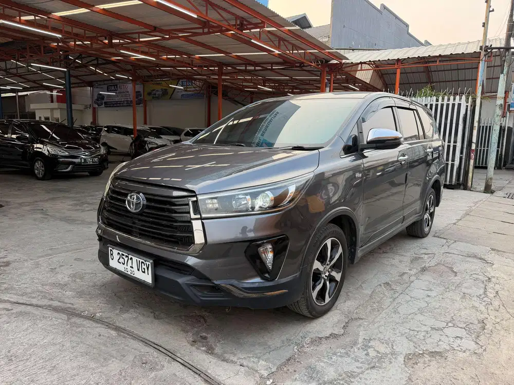 Toyota Kijang Innova 2.0 Venturer ATMATIC 2020 Silver kondisi istimewa
