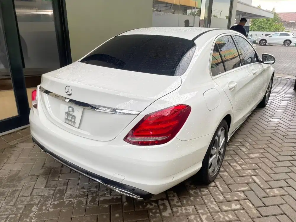 Mercedes-Benz C200 2016 Bensin