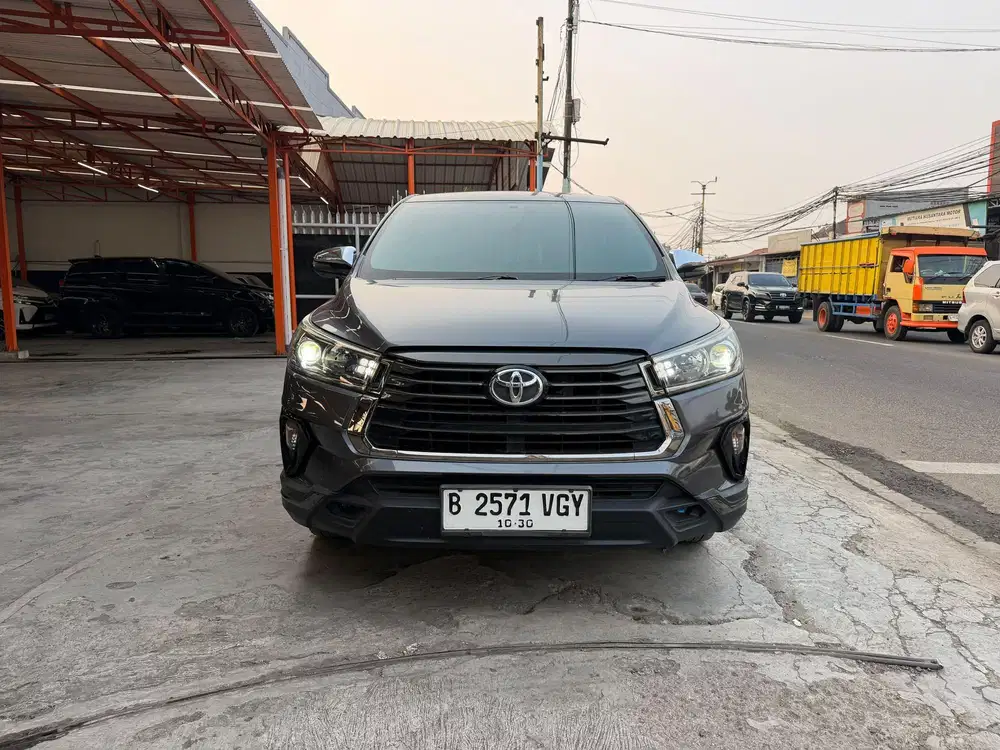 Toyota Kijang Innova Venturer 2.0 ATMATIC Grey kondisi memuaskan