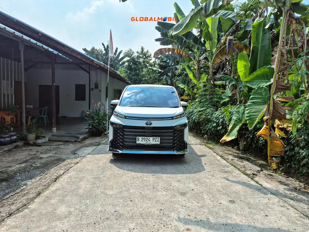 TOYOTA VOXY 2.0 CVT 2023 PUTIH (GANJIL)