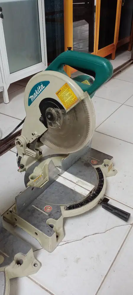 Mesin Potong Aluminium Makita LS1040