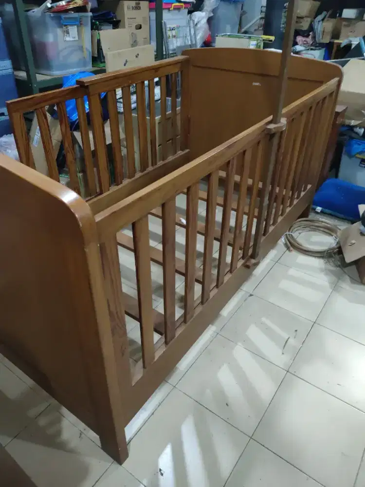 Dijual ranjang bayi custom ukuran besar. Kondisi masih bagus, kokoh,
