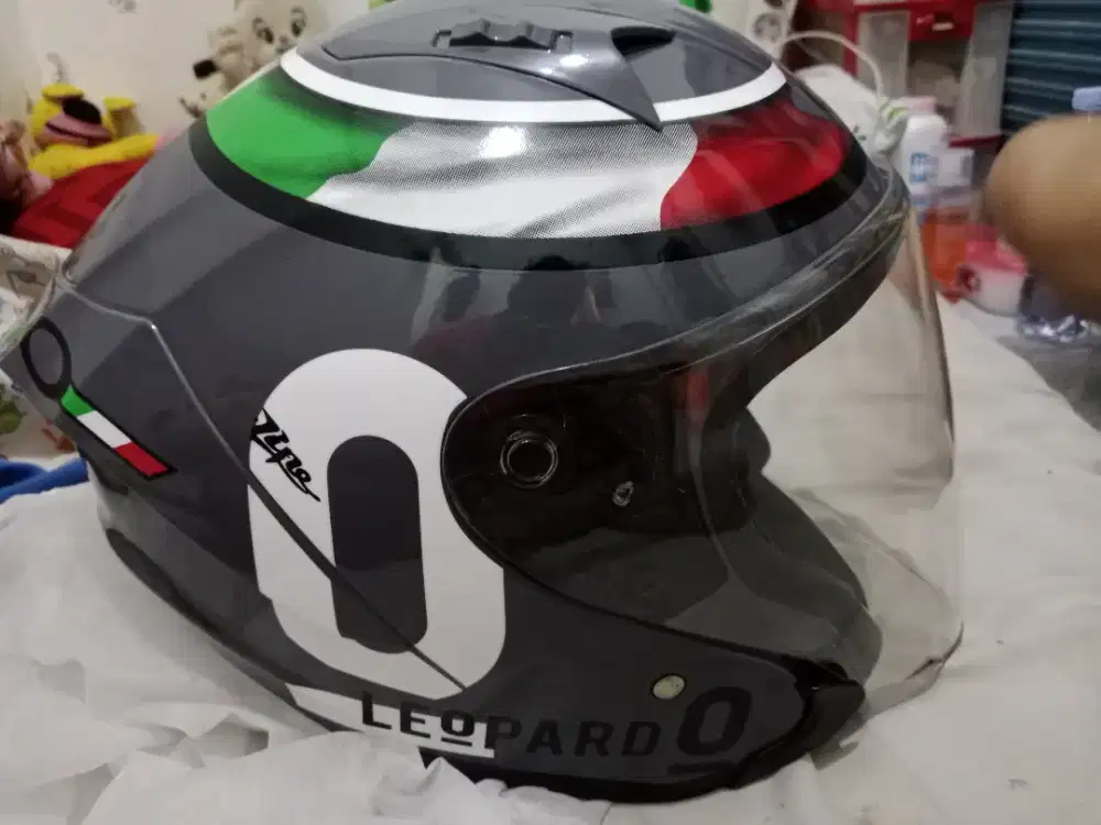 Helm MLA Abu-Abu