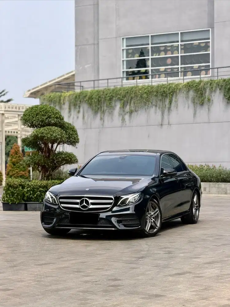 CASH Mercedes-Benz E300 AMG 2018 Like New