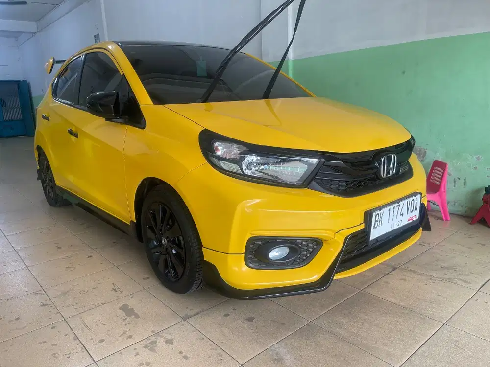 Brio rs urbanite cvt 2022 kuning