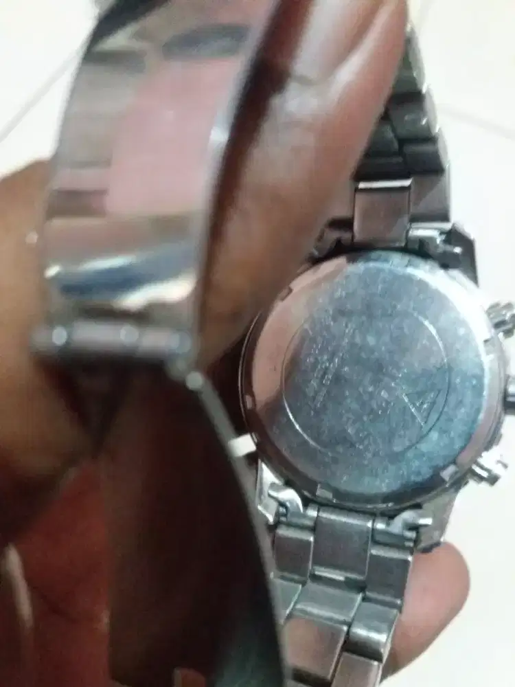 Jam tangan Guess