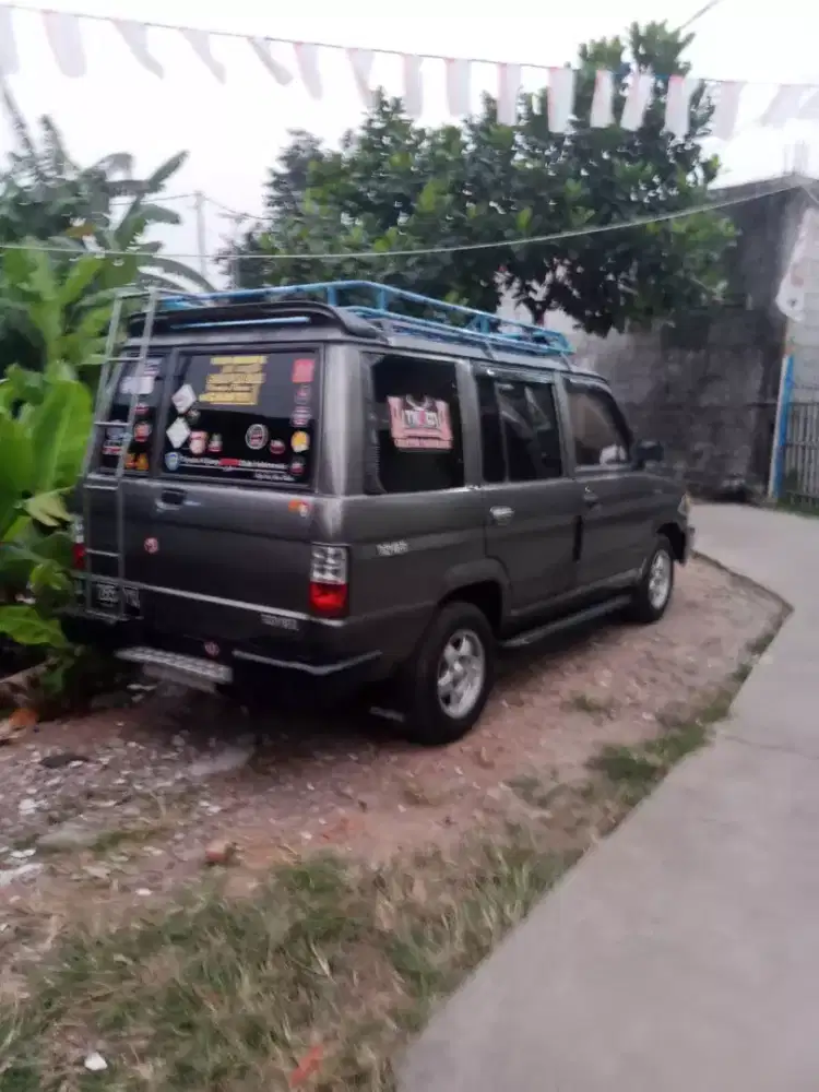 Kijang Rover 1990