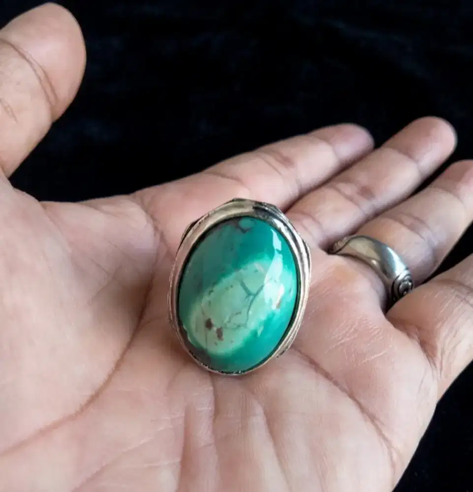 Batu pirus Persia lawasan