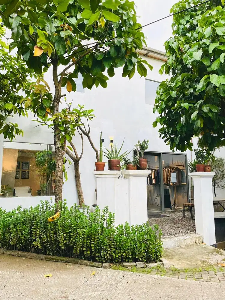 DIJUAL / DISEWAKAN RUMAH + TEMPAT USAHA SIAP PAKAI