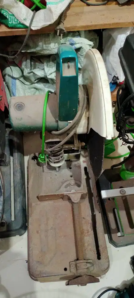 Gerinda Duduk Potong Besi Makita 2414NB
