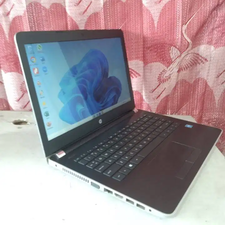 Laptop hp 14-bs718tu Black Silver Intel Celeron N3060 RAM 4 GB SSD 128