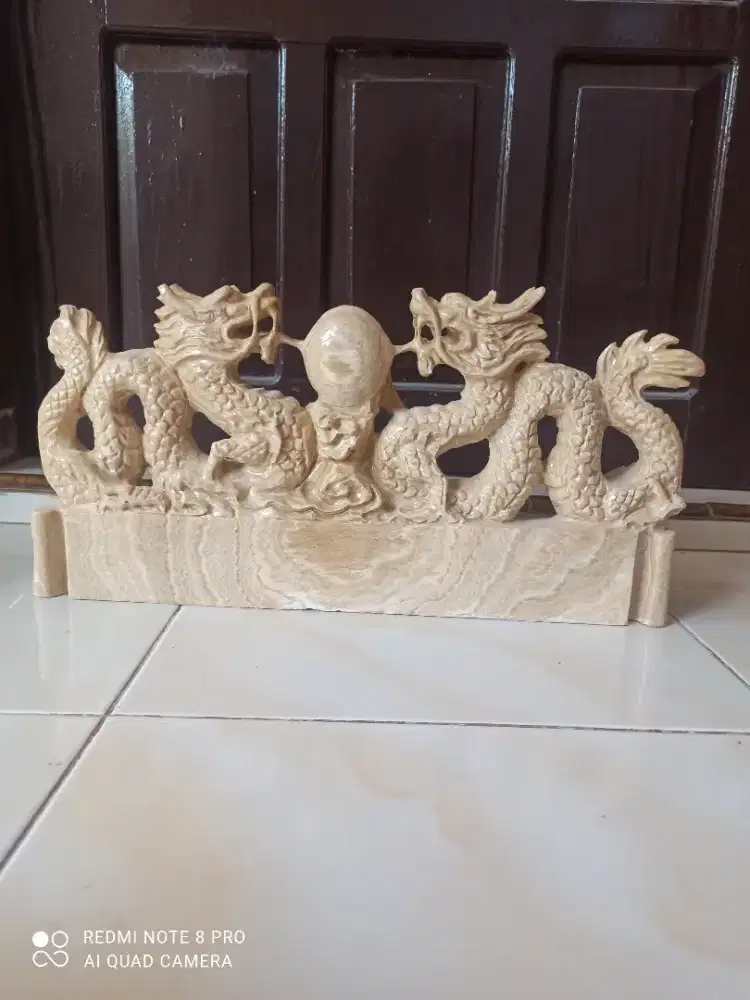 Kerajinan patung naga papan nama batu onik