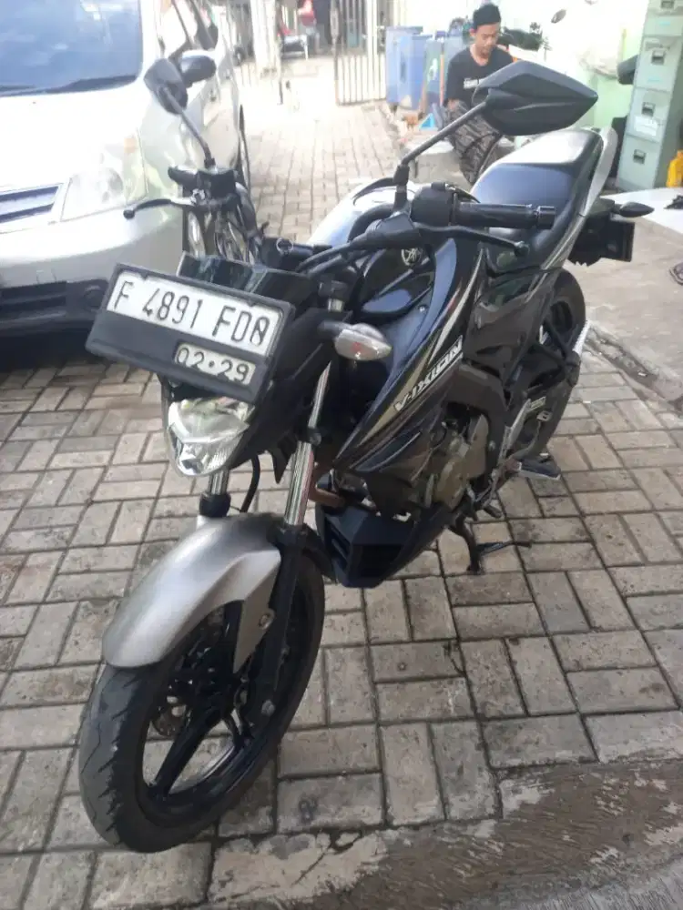 Yamaha vixion 2018 hitam