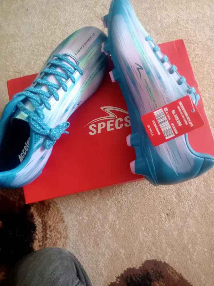 Sepatu bola spec
