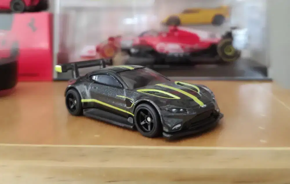 Hotwheels Aston Martin Vantage Premium