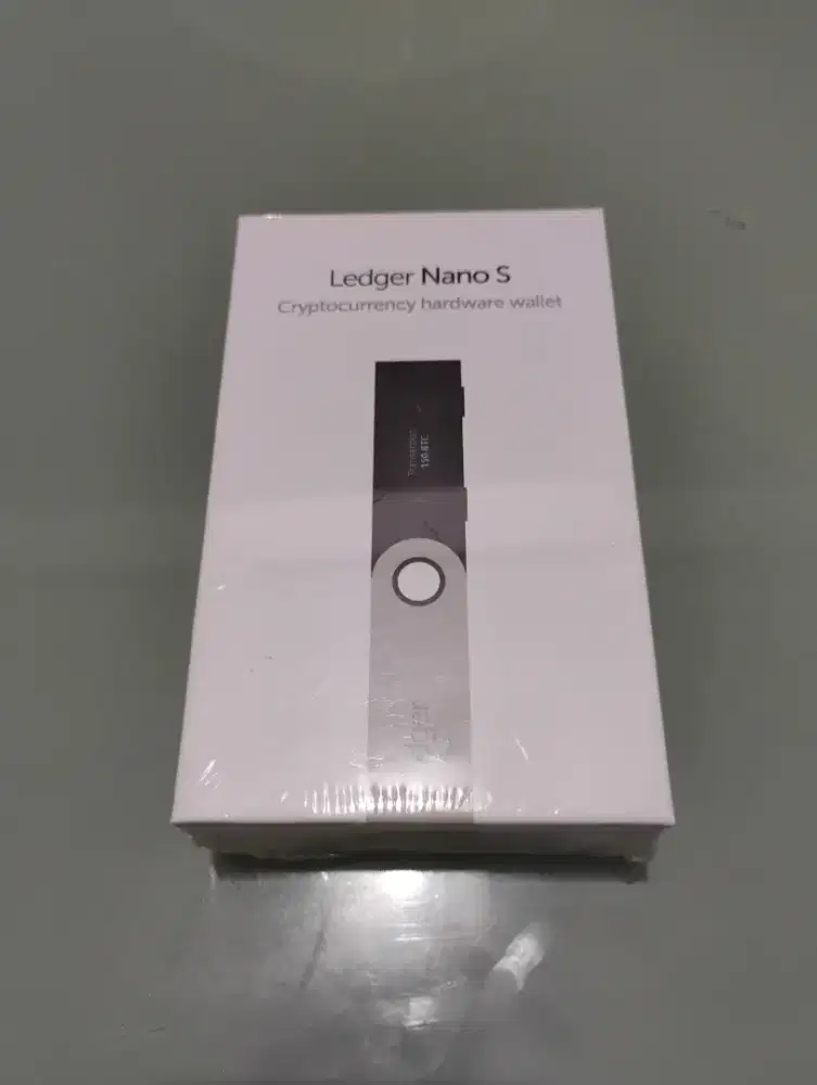 Ledge Nano S (Cryptocurrency hardware wallet) kondisi baru.