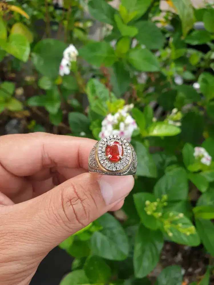 Natural pinkish orange sapphire 1.89 crt