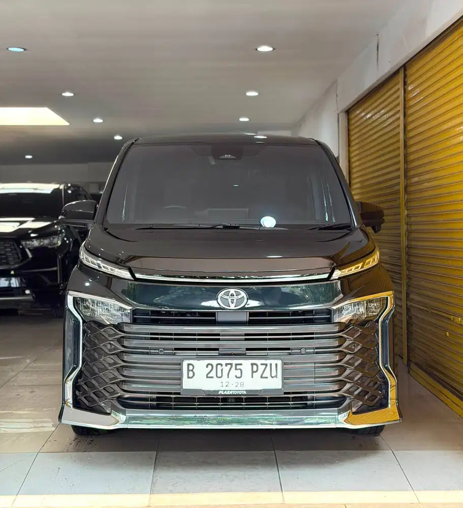 Toyota Voxy 2023 December Automatic Hitam Vieta Motor Termurah