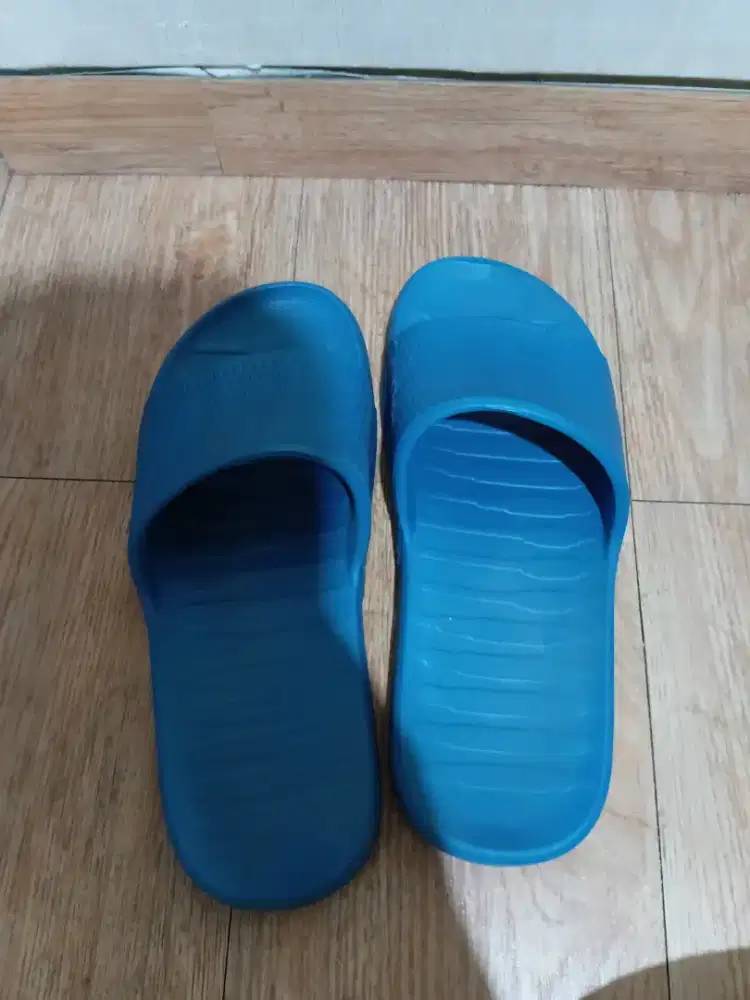 Dijual sendal miniso biru size 43