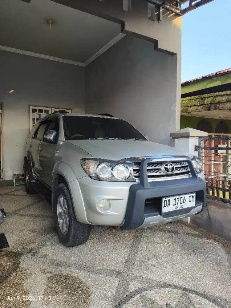 FORTUNER G 2.5 4X2 SOLAR DIESEL 2010