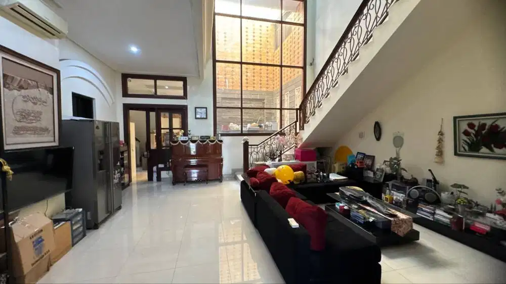 Dijual Rumah Central Park A. Yani 2 Lantai Bagus Siap Huni Ciamikk