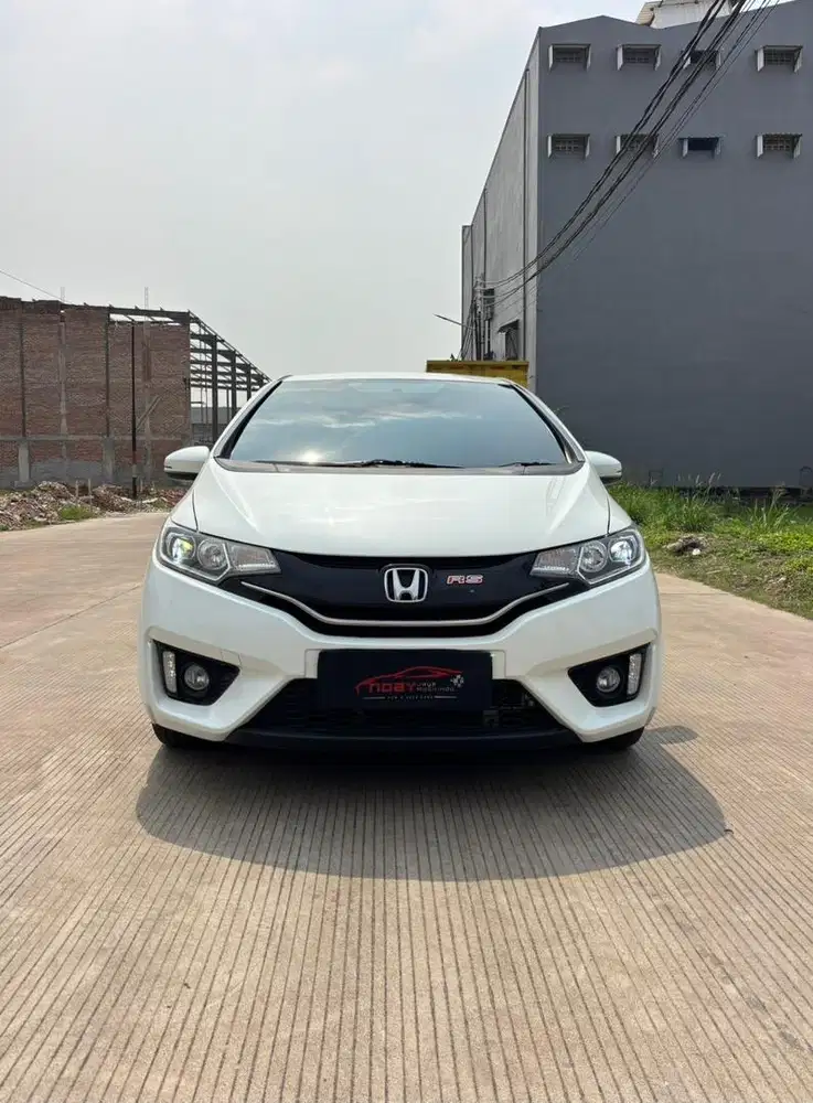 Honda Jazz 1.5 RS CVT 2015 Automatic ( Putih Metalik )