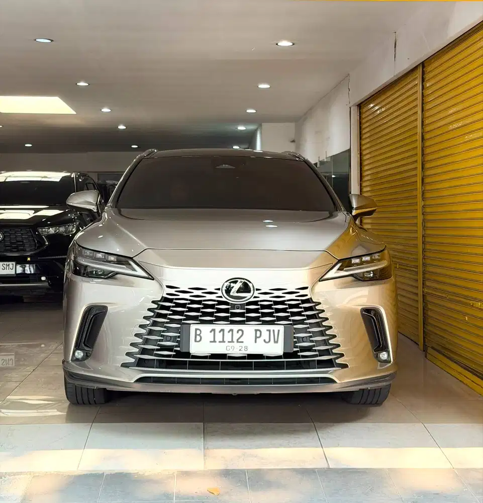 Lexus RX350 Hybrid 2023 September Automatic Silver Vieta Motor Termura