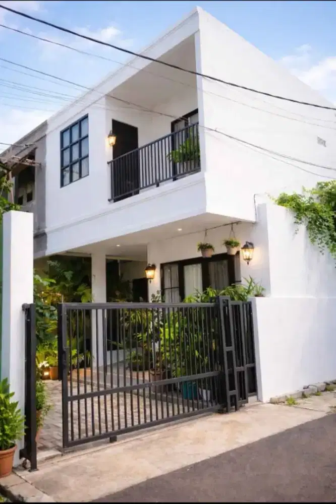 Jual rumah 2 lantai dengan Harga terbaik lokasi strategis bebas banjir