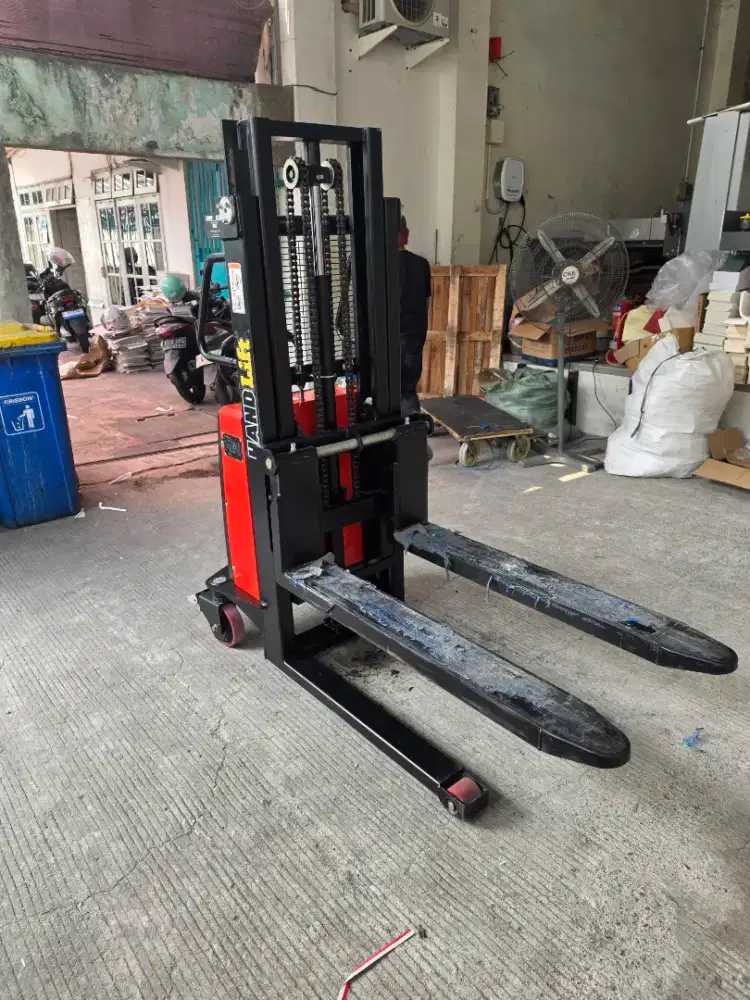 Hand forklift semi elektrik