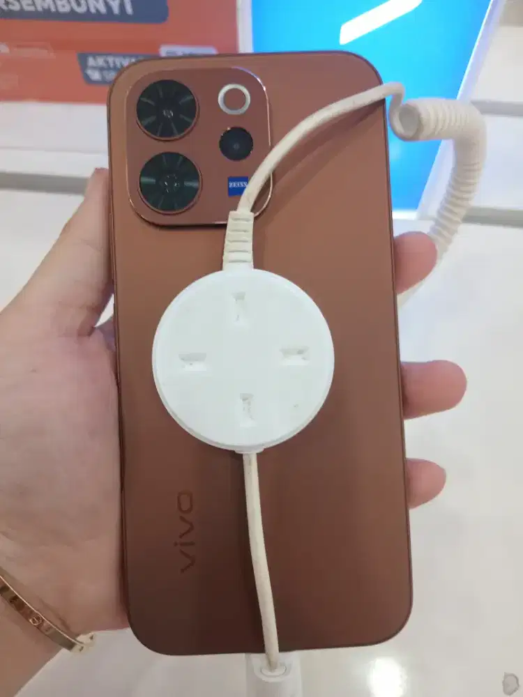 Vivo V70 ram 12/256 GB