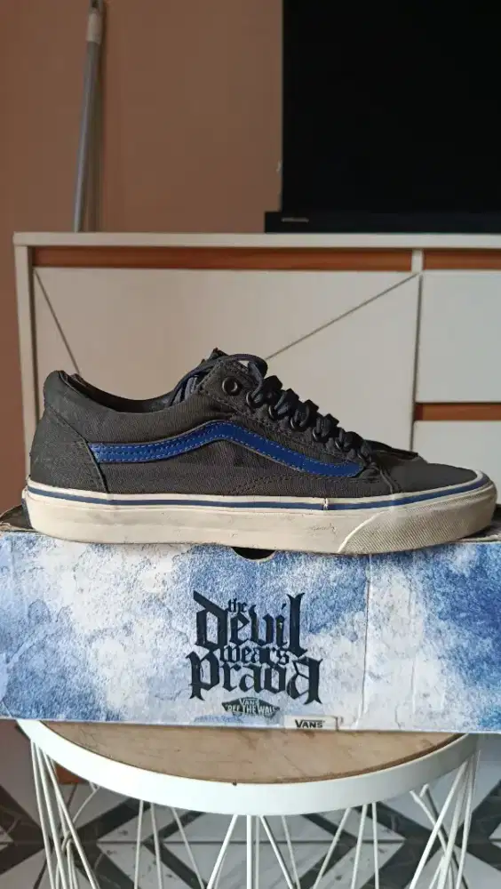 Sepatu vans x the devil wears prada