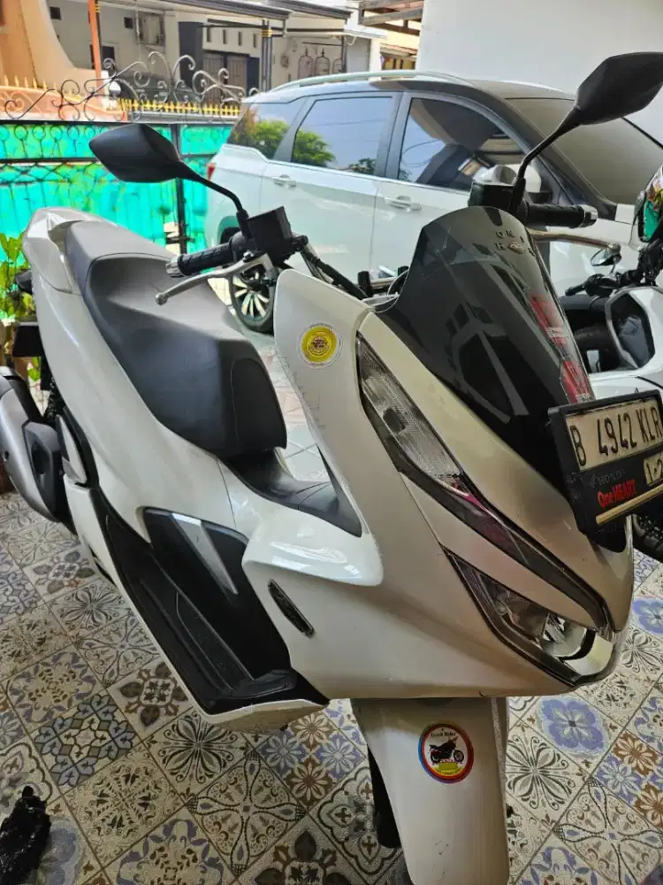 Honda pcx cbs warna putih