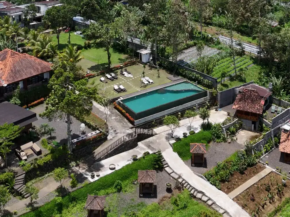 Tanah Luas Bonus Villa aktif view gunung dan asri sangat cocok untuk investasi