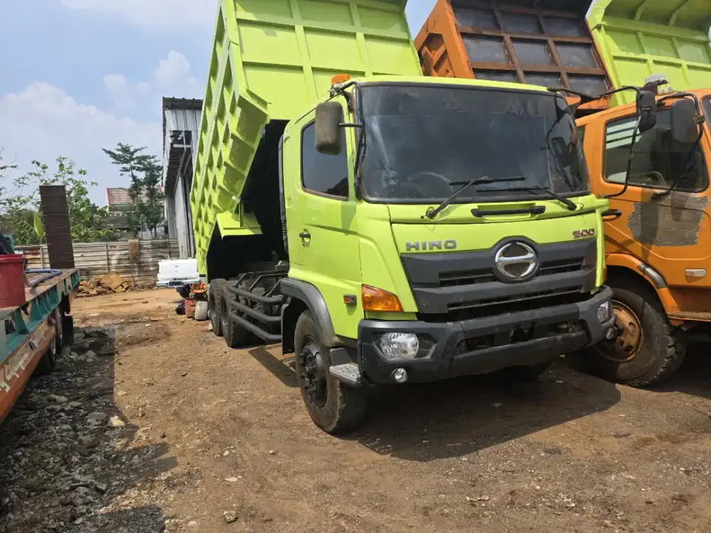 Dump truck Hino lohan tahun 2022