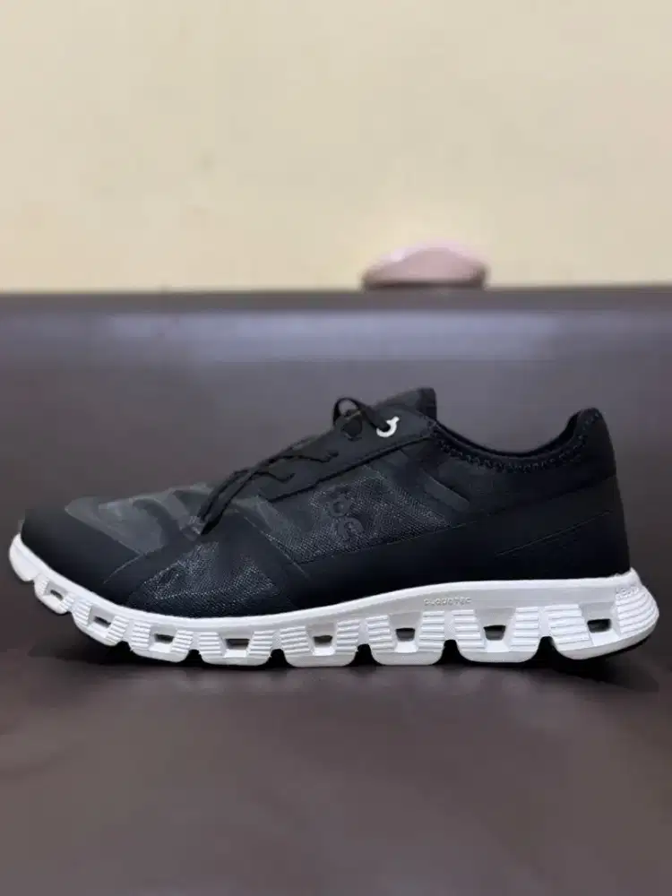 Sepatu on cloud (44) dan (45) sport/sneaker