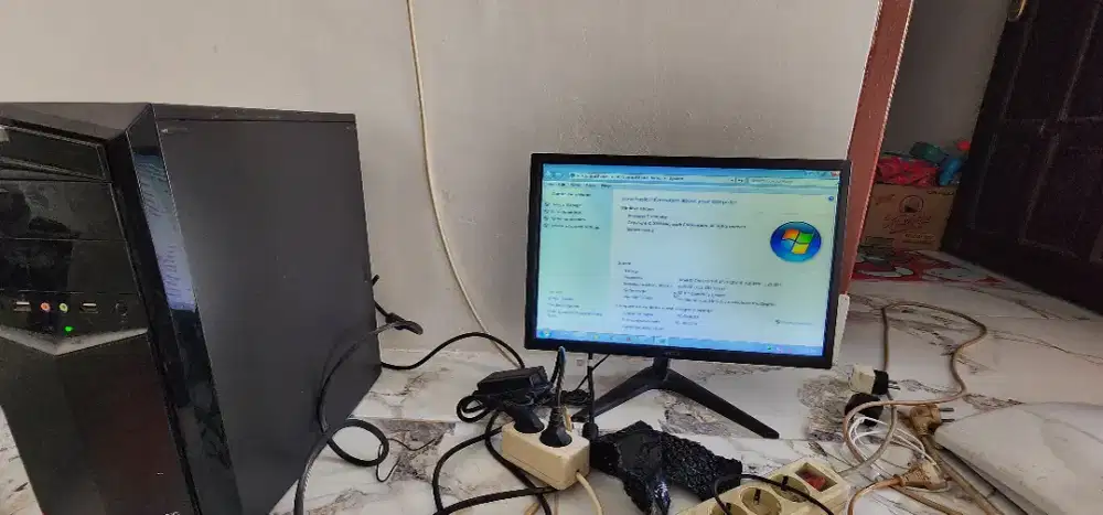 1 set komputer dan monitor 19in