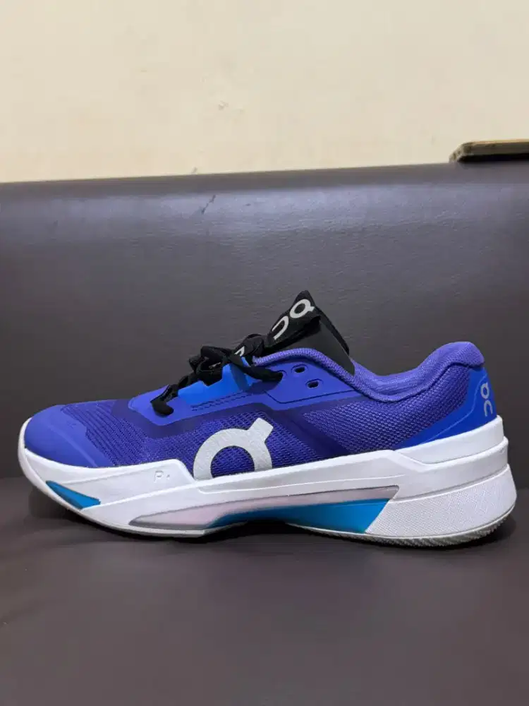 Sepatu on cloud (40) utk padel/tenis