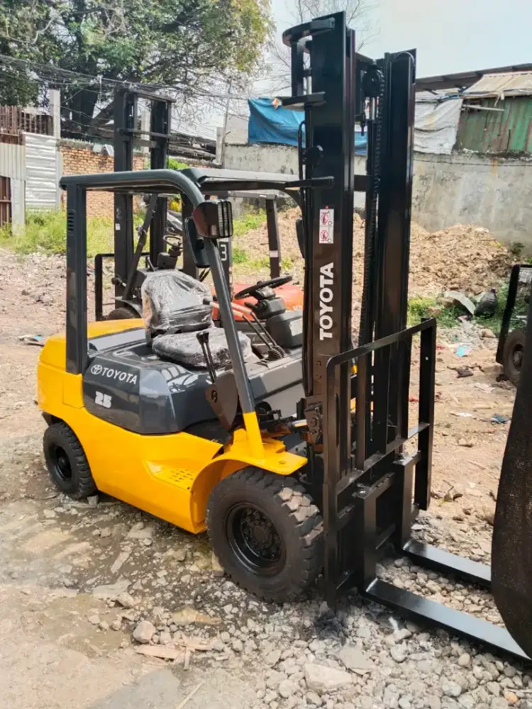 Forklift toyota 2,5 ton  model 60-7fd25  tahun 2000 high boom