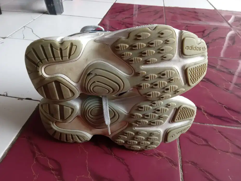 Jual sepatu adidas layak pakai