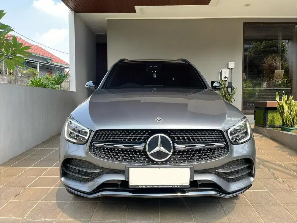 MERCEDES-BENZ GLC200 (2022)