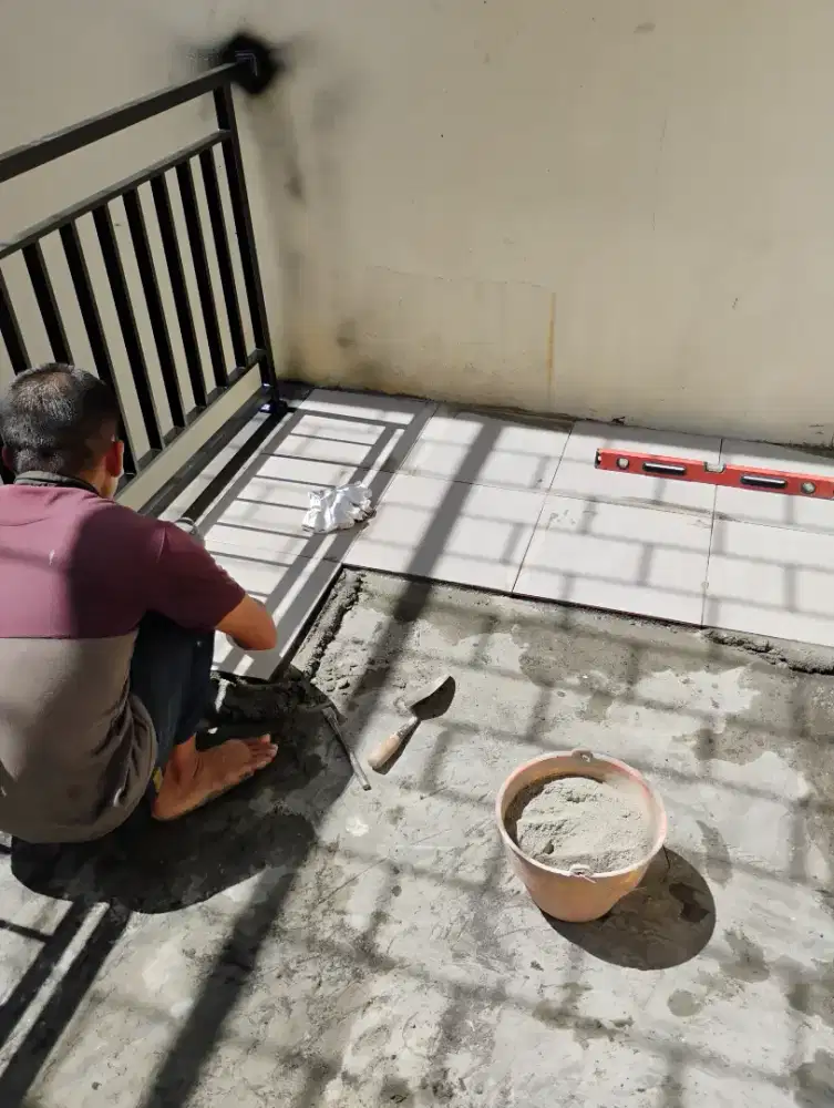 Lantai keramik bergaransi