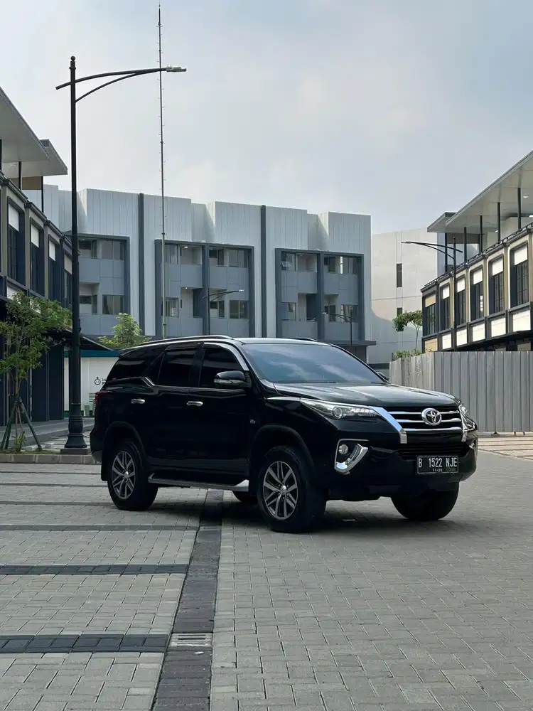 TOYOTA FORTUNER 2.7 SRZ 2016 Hitam