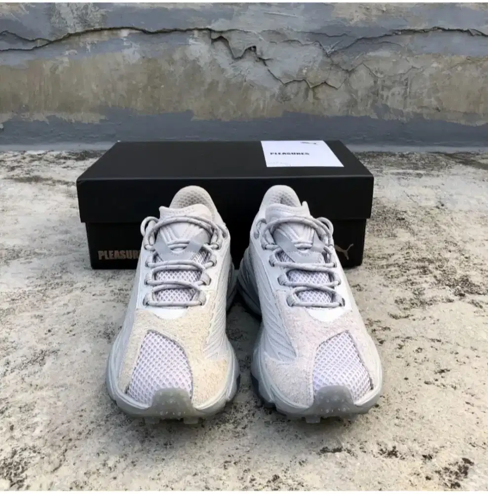 Puma spirex X pleasures Glacial gray / Cool light gray