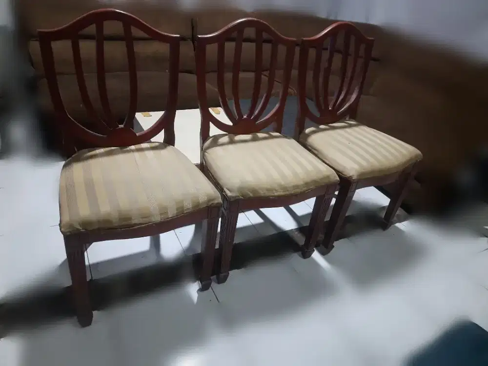 3 kursi makan kayu solid