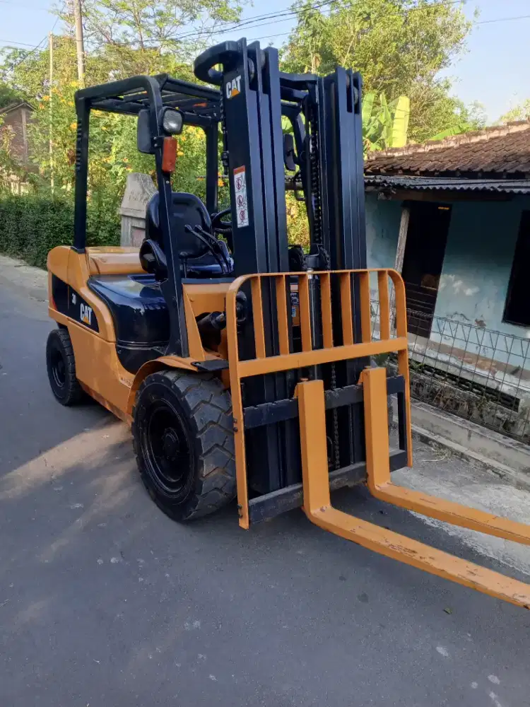 Forklift 3 Ton Caterpillar 2020 three lift