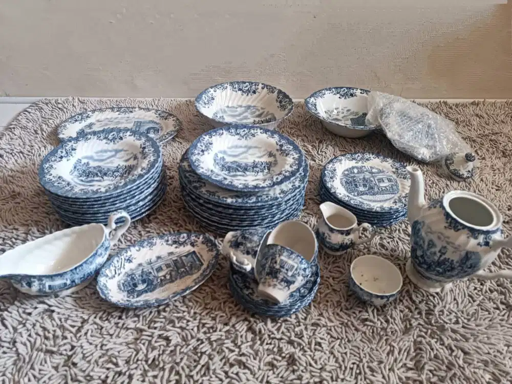 Johnson Brothers set, vintage