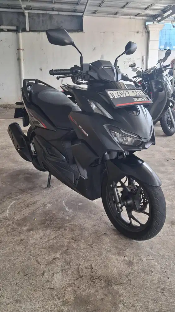 (B) Honda Vario 160 CBS ISS Tahun 2023