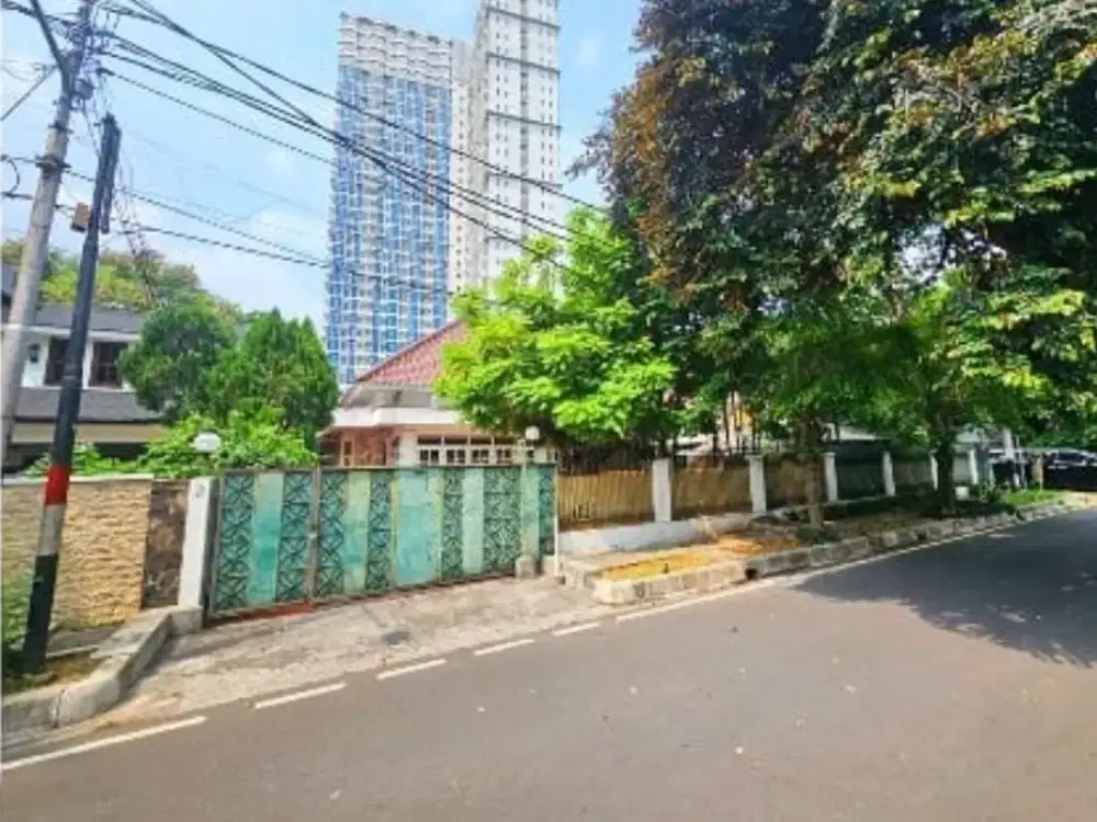 Dijual Rumah Tua @Menteng Jakarta Pusat Luas Tanah: 725 m2 Lingkungan Asri 40 MILIAR